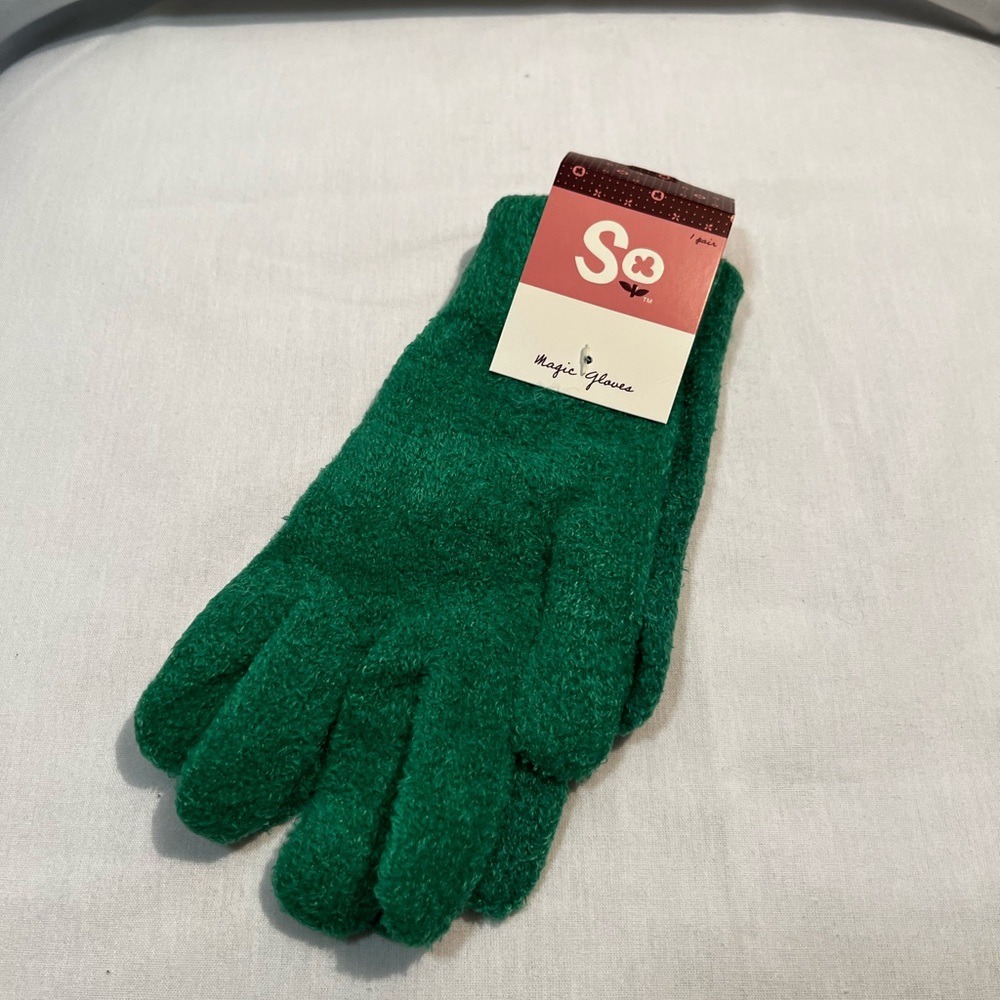 SO Green Cozy Fuzzy Gloves